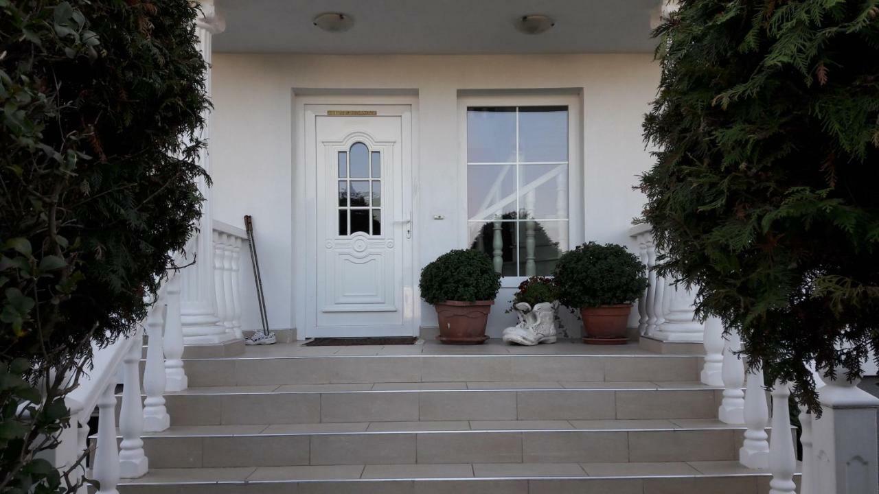 Leon'S Silberwald Apartment Strasshof an der Nordbahn Exterior photo